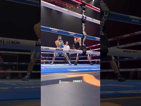 Hamzah Sheeraz, Adam Azim and Chris Billam-Smith watch on as Hassan Ishaq makes his debut 🤩