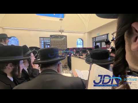 Viznitz Rebbe Davens At The Tziyun Of The Tosh Rebbe In Montreal - Kislev 5783