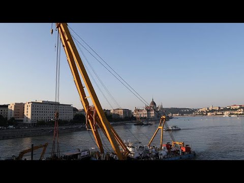 Comienza el reflote del barco turístico hundido en el Danubio