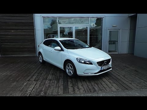 152D13385 - 2015 Volvo V40 D2 SE 5DR 28,995