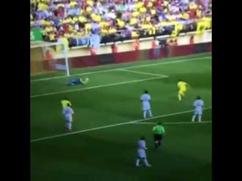 Iker Casillas amazing double save!!