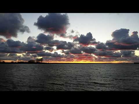 Красивый закат над Балтийским морем в Балтийске.  Видео И  Чурганова