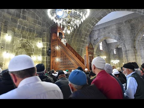 Çfarë këshillash mund të jepni për studentët që kanë probleme me faljen e namazit të xhumasë?