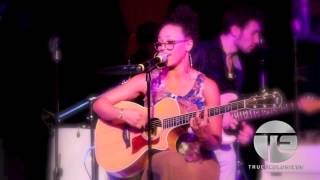 Elle Varner Debuts New Song In Impromptu Open Mic Performance!