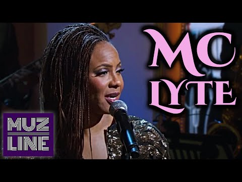 MC Lyte performing "Dear John" & "Cha Cha Cha" (2016)