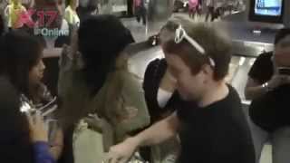 Selena Gomez jumps on Justin Bieber&#39;s Tour Bus at LAX after flight from Miami!