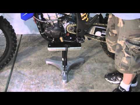 FMF Dirt Bike Lift Stand Part 3: Using the Stand to Lift a 250F TEST
