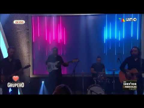 Carolina Ross cantando Apuré Mi Café en el programa Corazón Grupero