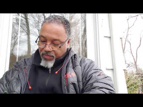 Peterson's 2019 St. Patrick's Day pipe unboxing.