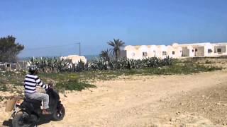 preview picture of video 'Tunesien - Küstenabschnitt bei der Oase Zarzis - Südtunesien'