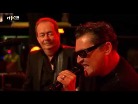 Thé Lau en Barry Hay - Zuster - RTL LATE NIGHT