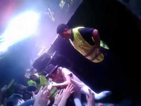 Lula Bertoldi baja del escenario - BA Rock 2017