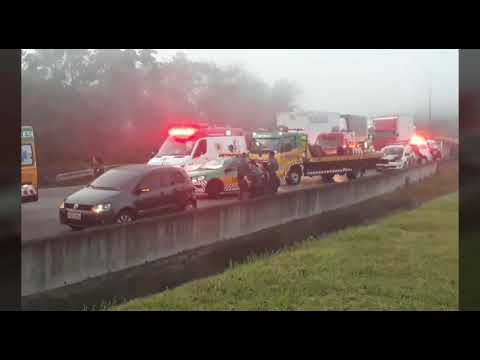 Acidente entre ônibus e carreta deixa 18 feridos na Rodovia Régis Bittencourt