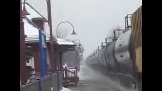 preview picture of video 'Oil empties - CPR 9595 West (train 609) at Beaconsfield, Québec - 2014-02-09 20140209a'