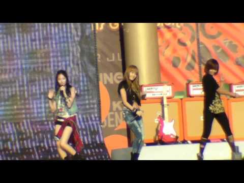 [Fancam] 100821 Jessica SNSD& Krystal f(x)- Tik tok @ SM TOWN 2010 Seoul