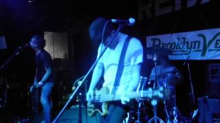 METZ - Knife in the Water (SXSW 2015) HD