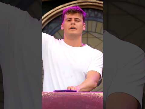 Mike Williams playing 'Lullaby' at Tomorrowland