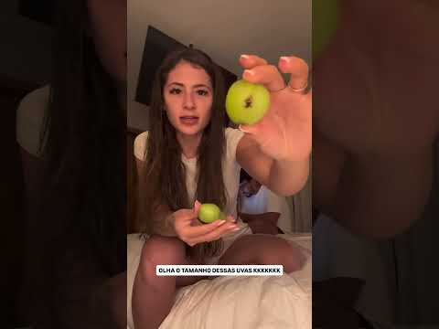 O tamanho dessas uvas 😱 #nathaliavalente #nathalia