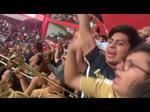 "La Banda Del Pebetero - Fiesta En Toluca" Barra: La Rebel • Club: Pumas