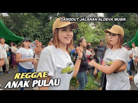 Hujan tak jadi halangan Ngereggae bareng aldeva muusik di jalanan.anak pulau
