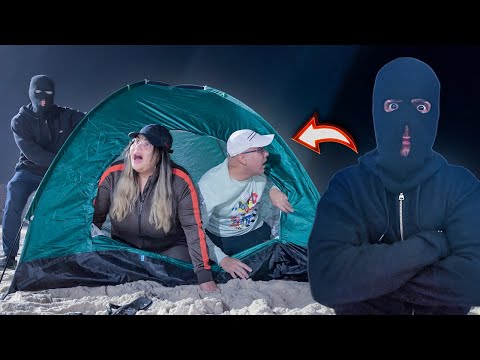 ACAMPAMOS NA PRAIA A NOITE E ALGO BIZARRO ACONTECEU - FOMOS PERSEGUIDOS 😱😱😱