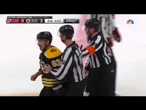 Brad Marchand vs Justin Williams 12 05 2019