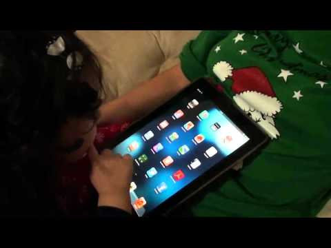 18 aylık ipad kullanan bebek