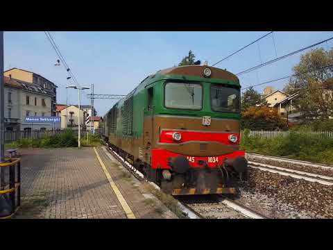 Il treno storico "Colico Express" della Fondazione FS transita con locomotiva diesel d445 per Monza