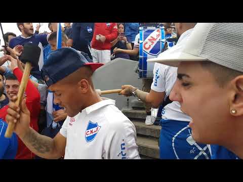 "Clasico, bombos" Barra: La Banda del Parque • Club: Nacional