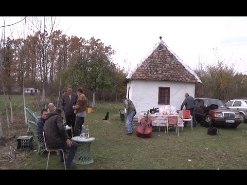 U ime svega što je nekada bilo - Emisija