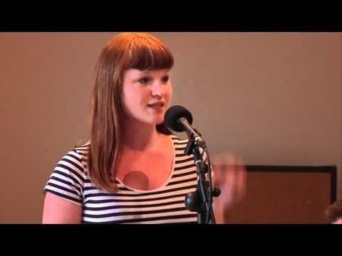 Clara Lindblom Ung Vänster