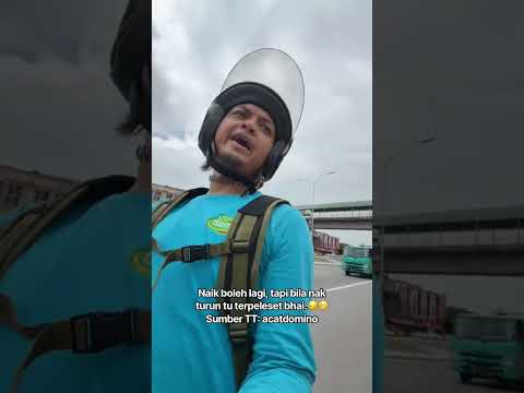 Kental betul brader ni naik jejantas guna motor.😮😱