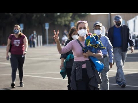 加州放寬嚴格的病毒鎖定措施 (California eases strict virus lockdown measures)