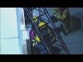 فيديو: إنقاذ إمرأة عالقة في