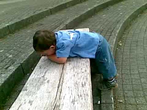 2009-07-18 Maximilian im Schulhof