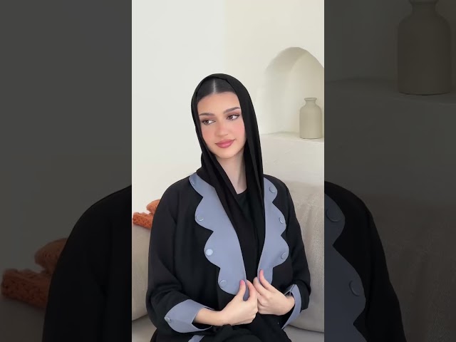 عباية سوداء عصرية بتداخل اللون السماوي بتفاصيل جميلة 7028