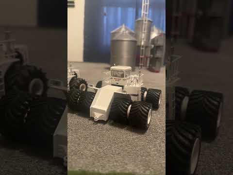 Big Bud 747’s. #farmtoys #164diecast #toytractors #bigbud #747 #tractor