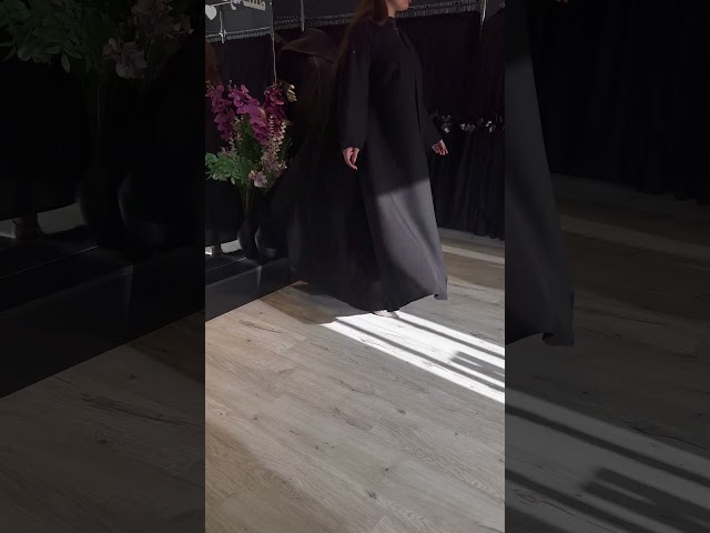 عباية اسود كريب لمار كوري واقف كلوش كامل