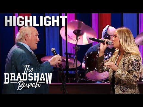 Terry & Rachel Bradshaw's Sweet Grand Ole Opry Performance | The Bradshaw Bunch | E!
