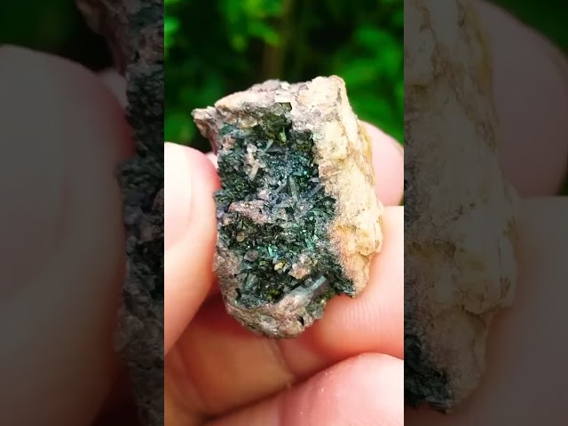Vídeo relacionado con Pandiui23 Torre de Piedra Hematita, de Varita de Cristal, Cuarzo de Cristal Natural Columna de Cristal Hexagonal,Varitas de Cristal de Roca, varitas de Cuarzo Claro, Torre (Hematita, 7-8CM)