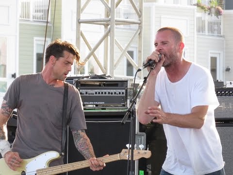 Swingin' Utters - "Pills and Smoke" (live)