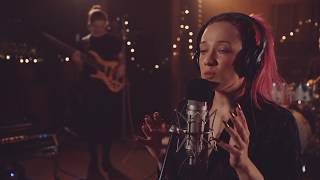 Videoklip Tereza Mašková - Chandelier (O2 Live Session) s textom piesne