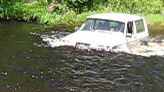 preview picture of video 'Jeep Cherokee river crossing Wisconsin Clearwater 4wheelers'
