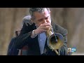 Bergamo, Paolo Fresu emoziona con la sua tromba in memoria delle vittime del Covid