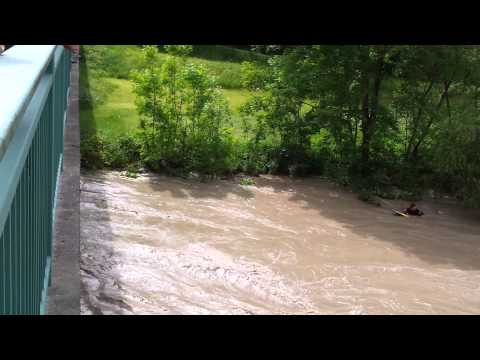 Hochwasser Surfen in der Iller