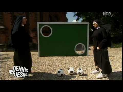Fußballspielende Nonnen