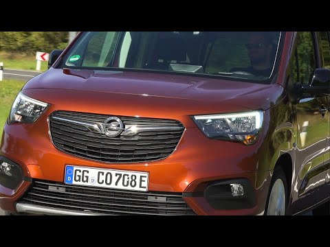 Opel Combo-e Life 2023 Driving Scenes