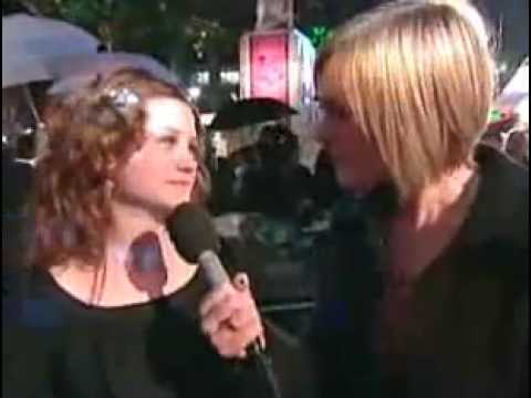 Entrevista a Bonnie en la premiere de Harry Potter y el Cáliz de Fuego