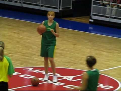 JECA SHOWS OFF HER BALL SKILLS