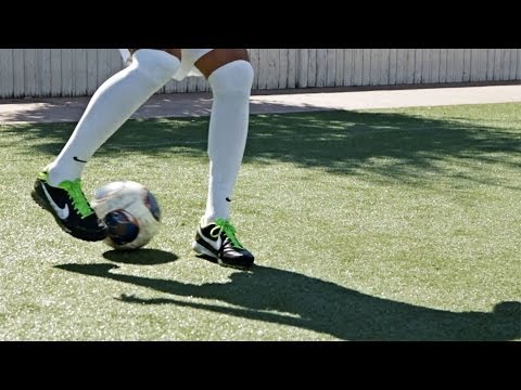 How to Do a Cruyff Turn | Soccer Skills